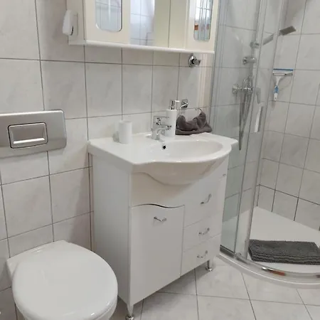 Gabi Apartmanhaz *